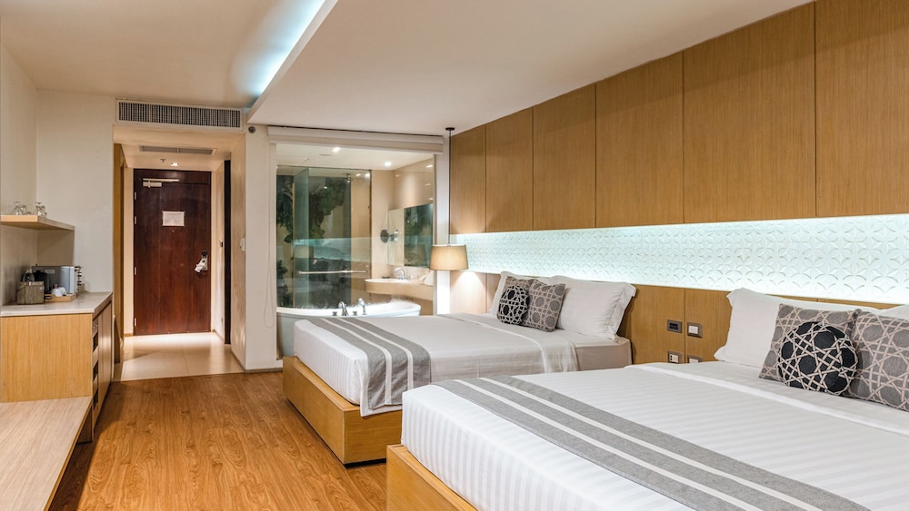 Phuket Graceland Resort And Spa — Hotel rooms in Patong Beach, Phuket Province