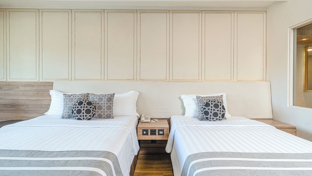 Phuket Graceland Resort And Spa — Hotel rooms in Patong Beach, Phuket Province