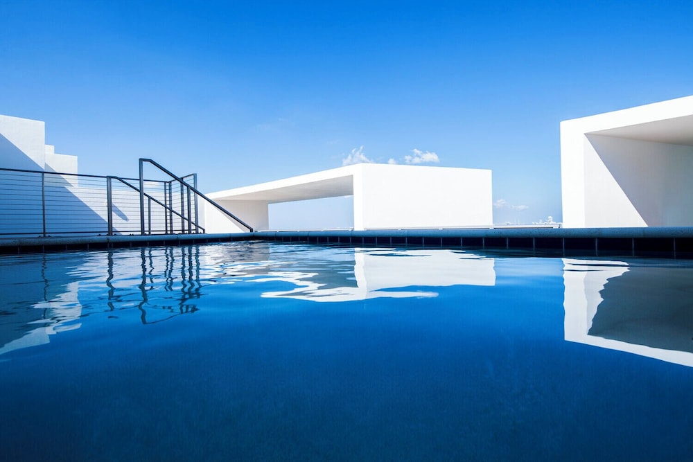 W South Beach — Swimming pool in Miami, Florida
