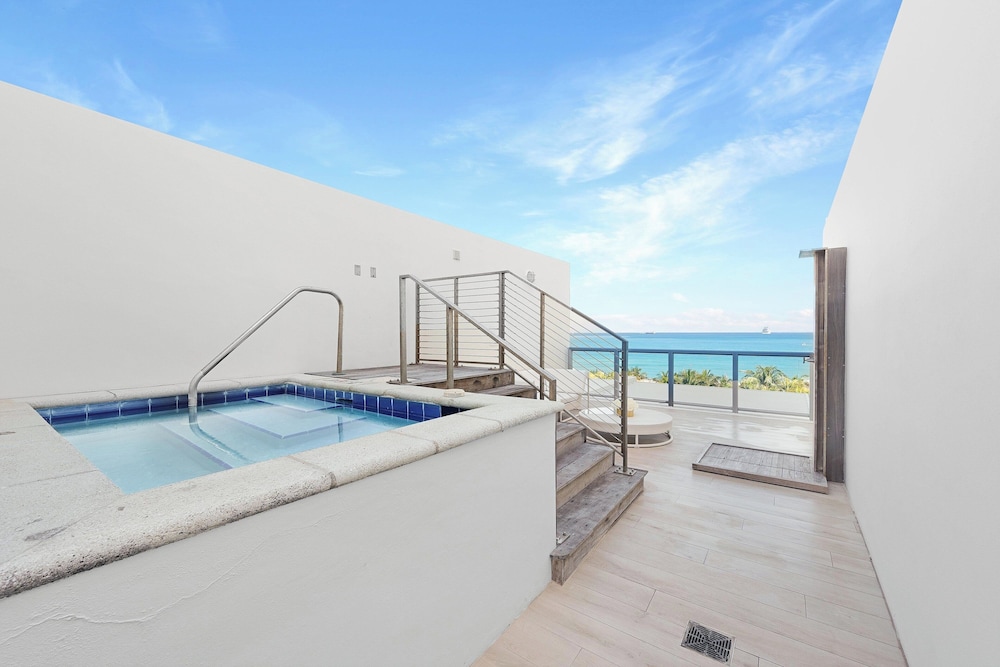 W South Beach — Swimming pool in Miami, Florida
