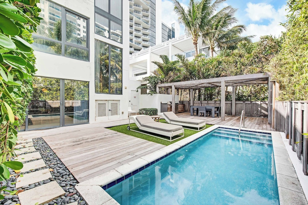 W South Beach — Swimming pool in Miami, Florida