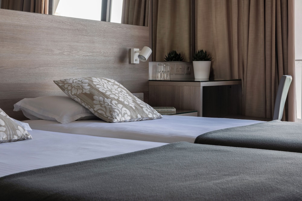 Plaza Regency Hotels — Hotel rooms in Sliema, Malta Island
