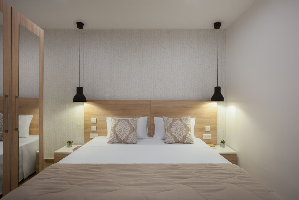 Plaza Regency Hotels — Hotel rooms in Sliema, Malta Island