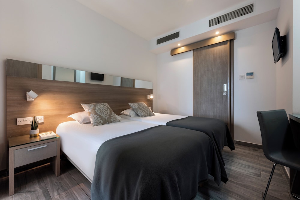 Plaza Regency Hotels — Hotel rooms in Sliema, Malta Island