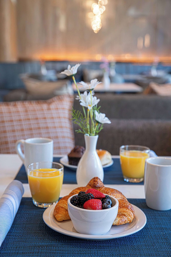 Hilton New York Times Square — Restaurant & bars in New York City, New York State