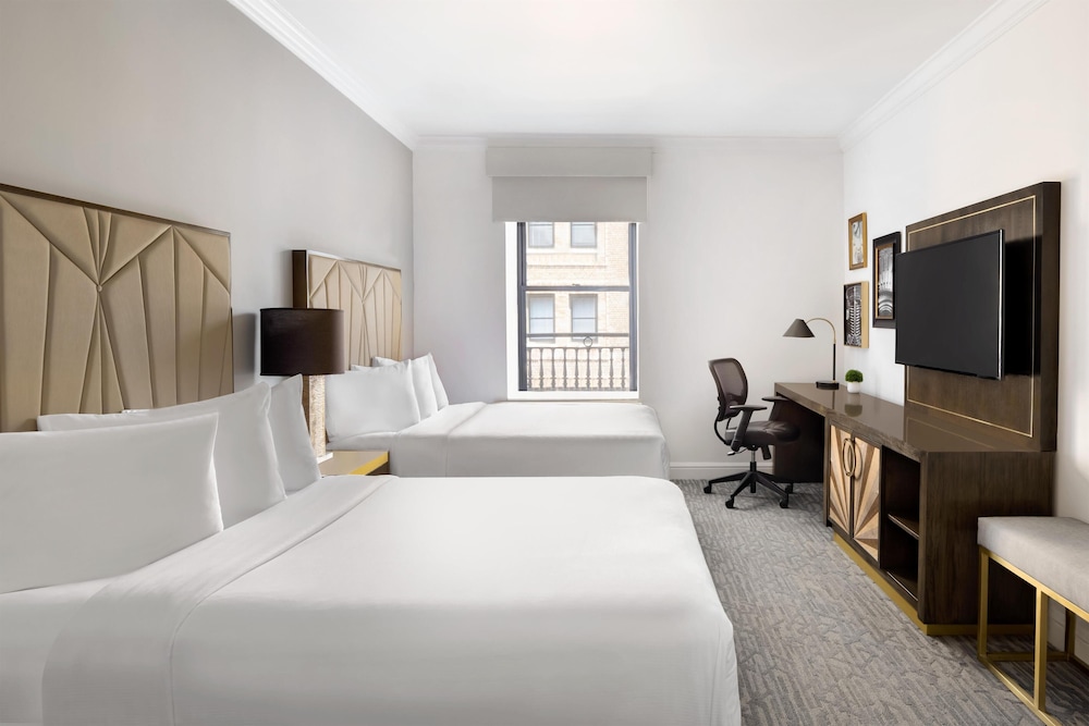 Martinique New York on Broadway, Curio Collection by Hilton — Hotel rooms in New York City, New York State