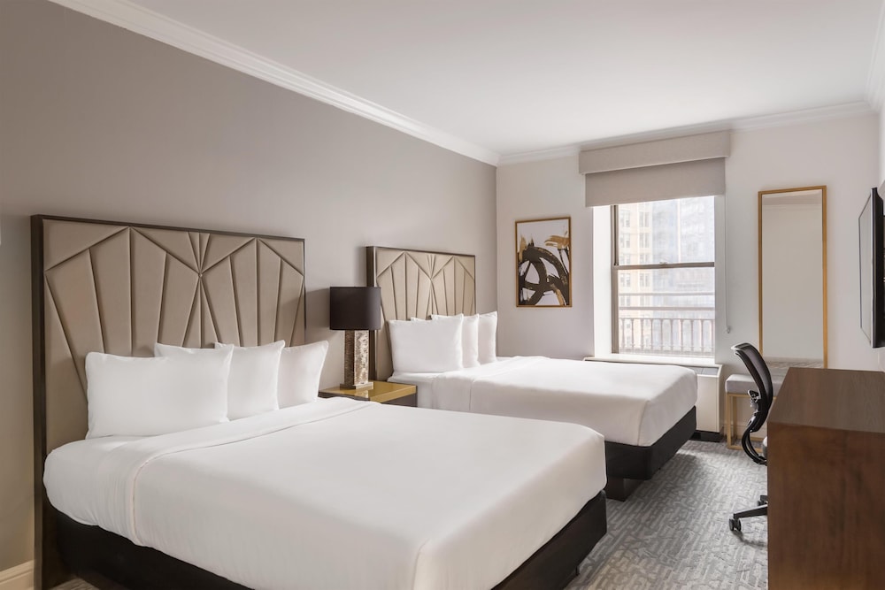 Martinique New York on Broadway, Curio Collection by Hilton — Hotel rooms in New York City, New York State