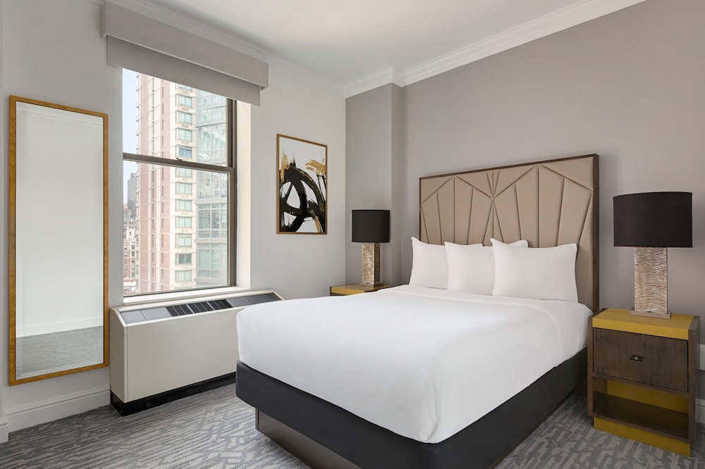 Martinique New York on Broadway, Curio Collection by Hilton — Hotel rooms in New York City, New York State
