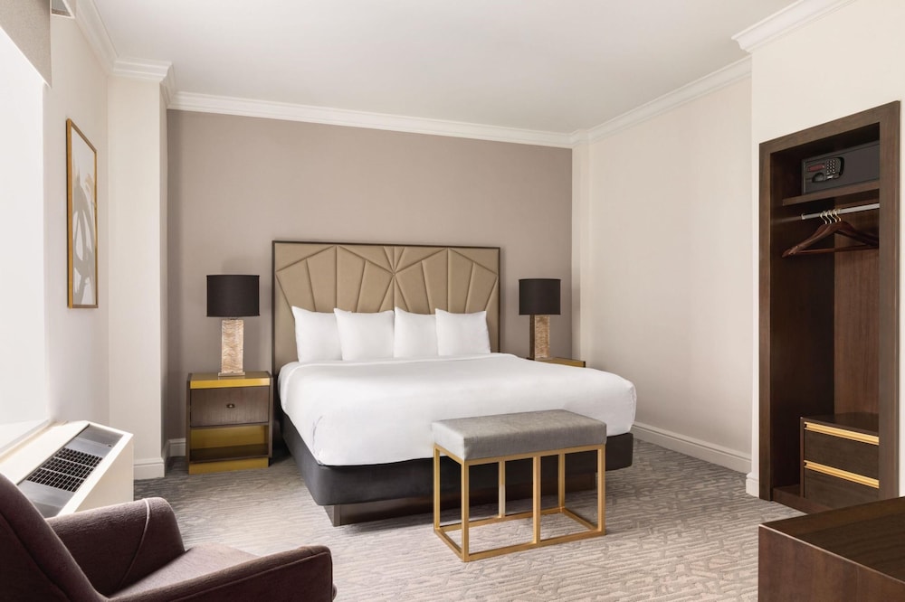 Martinique New York on Broadway, Curio Collection by Hilton — Hotel rooms in New York City, New York State