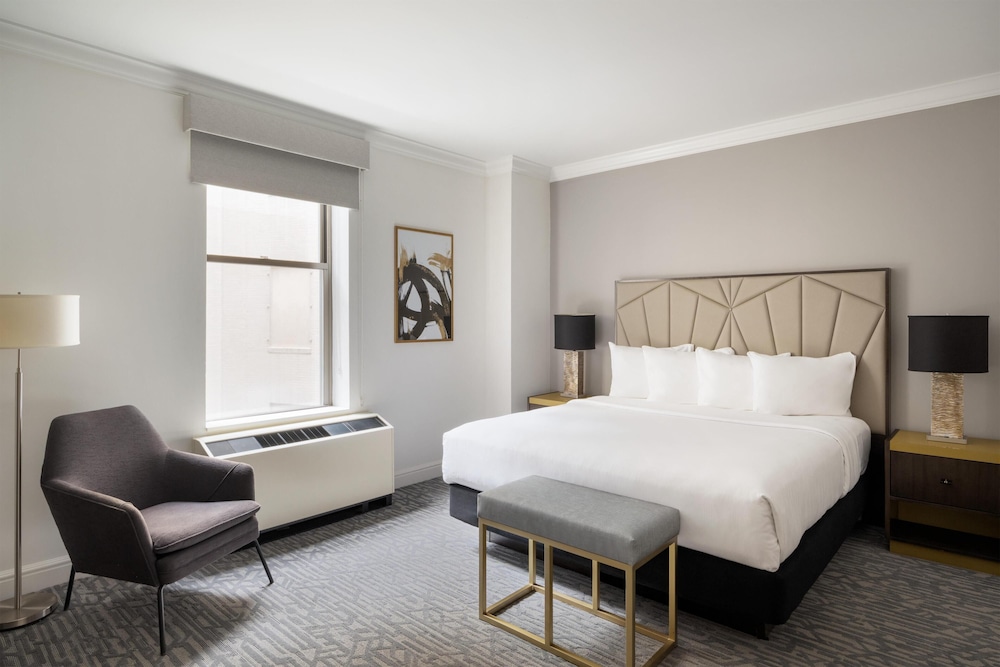 Martinique New York on Broadway, Curio Collection by Hilton — Hotel rooms in New York City, New York State