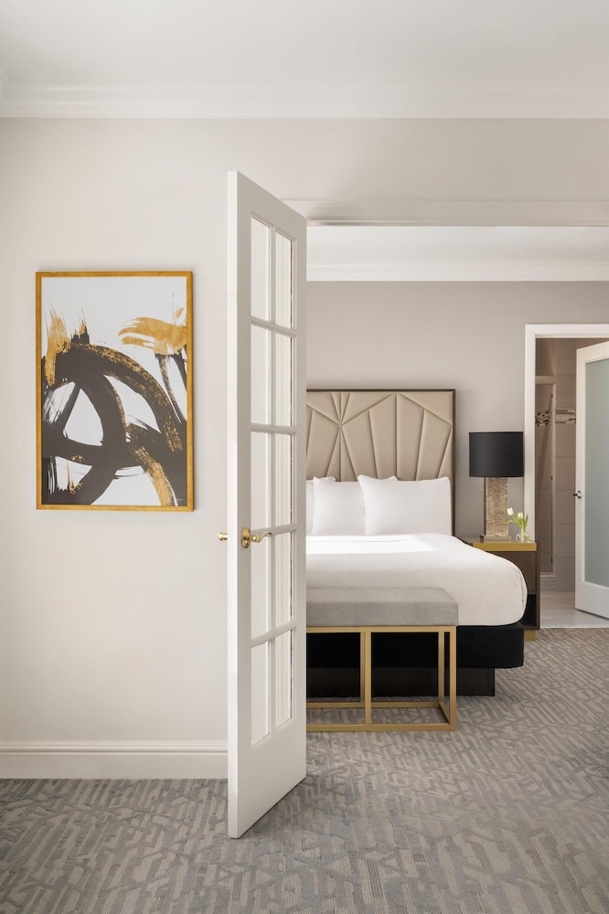 Martinique New York on Broadway, Curio Collection by Hilton — Hotel rooms in New York City, New York State