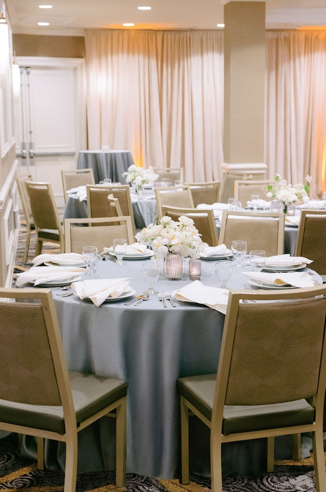 Martinique New York on Broadway, Curio Collection by Hilton — Restaurant & bars in New York City, New York State