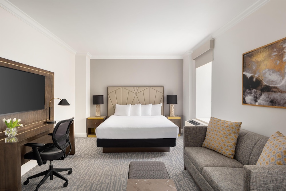 Martinique New York on Broadway, Curio Collection by Hilton — Hotel rooms in New York City, New York State