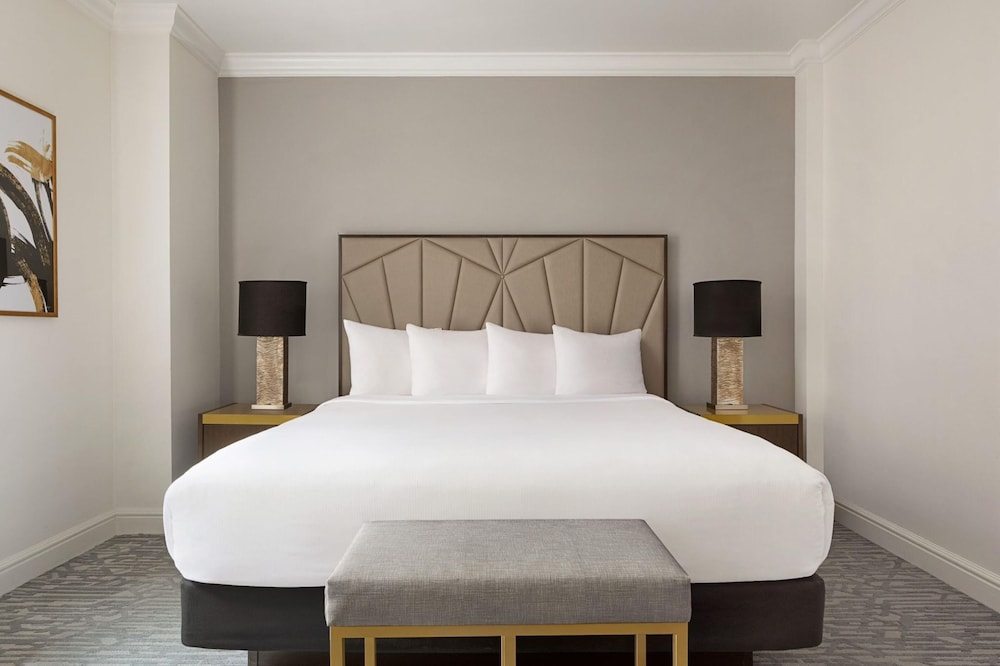 Martinique New York on Broadway, Curio Collection by Hilton — Hotel rooms in New York City, New York State