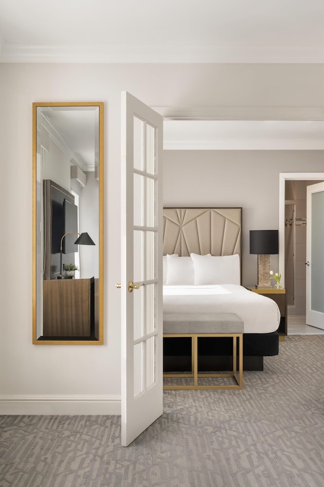Martinique New York on Broadway, Curio Collection by Hilton — Hotel rooms in New York City, New York State