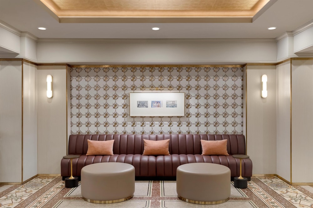 Martinique New York on Broadway, Curio Collection by Hilton — Hotel building in New York City, New York State