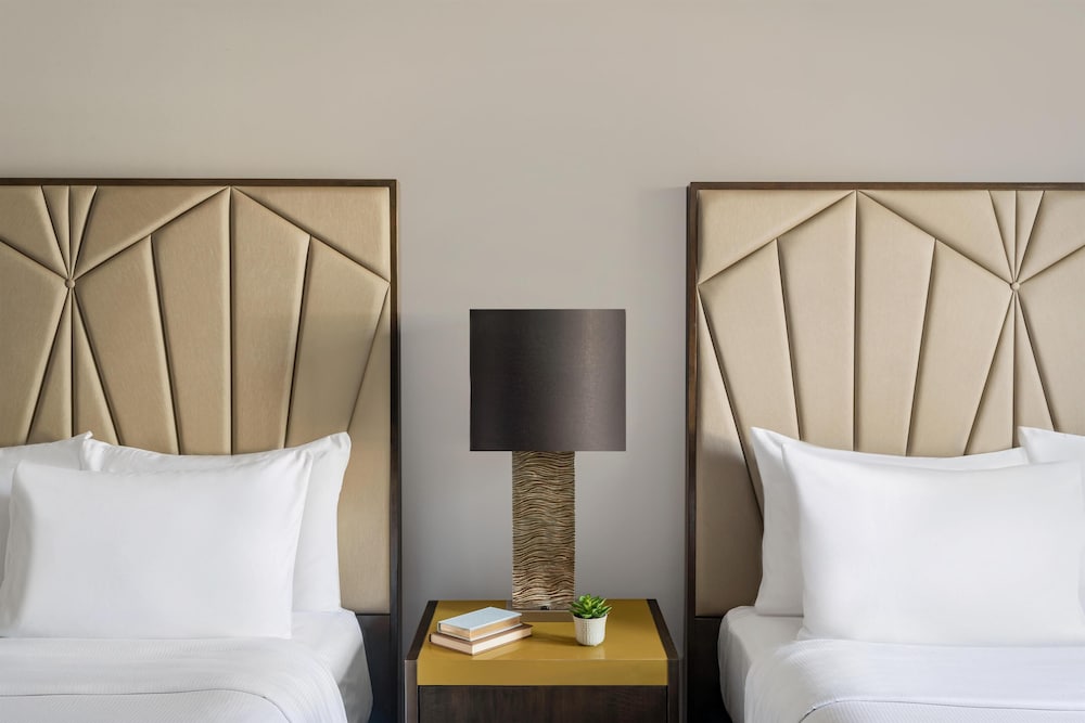 Martinique New York on Broadway, Curio Collection by Hilton — Hotel rooms in New York City, New York State