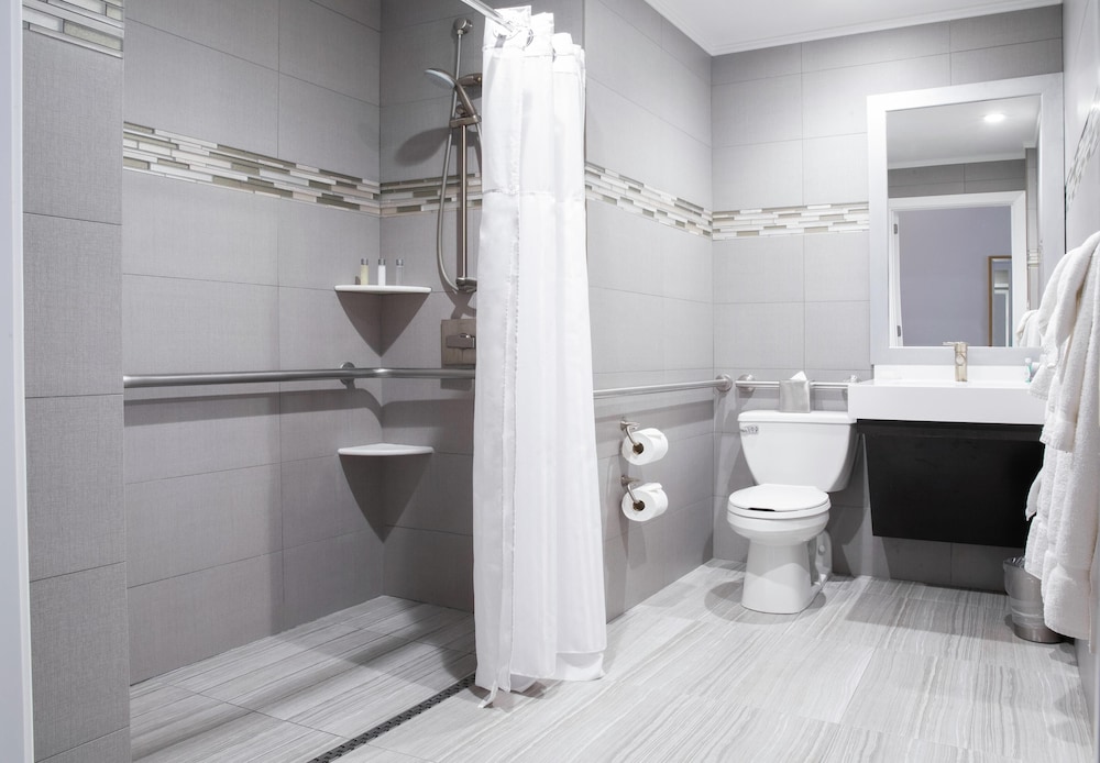 Martinique New York on Broadway, Curio Collection by Hilton — Hotel rooms in New York City, New York State