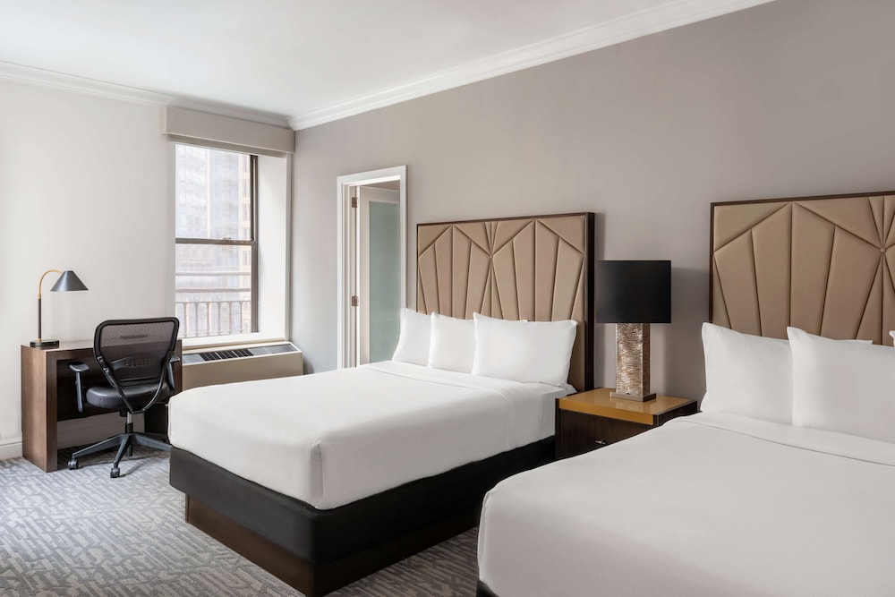 Martinique New York on Broadway, Curio Collection by Hilton — Hotel rooms in New York City, New York State