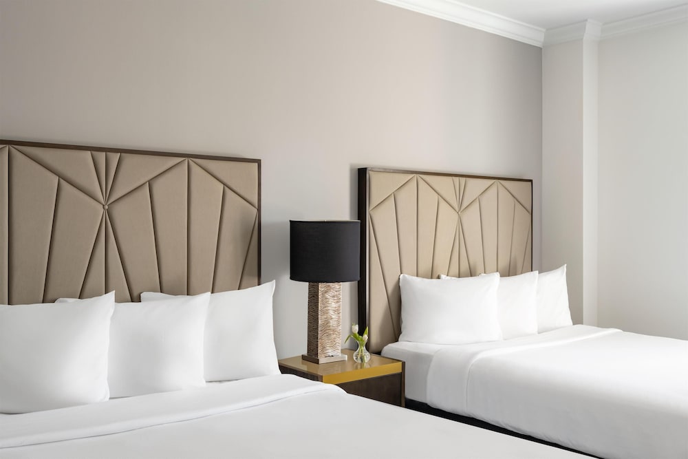 Martinique New York on Broadway, Curio Collection by Hilton — Hotel rooms in New York City, New York State