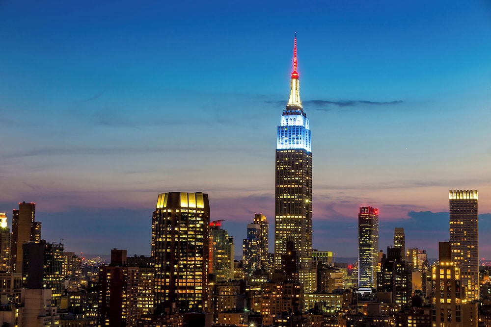 Martinique New York on Broadway, Curio Collection by Hilton — Attractions in the area in New York City, New York State