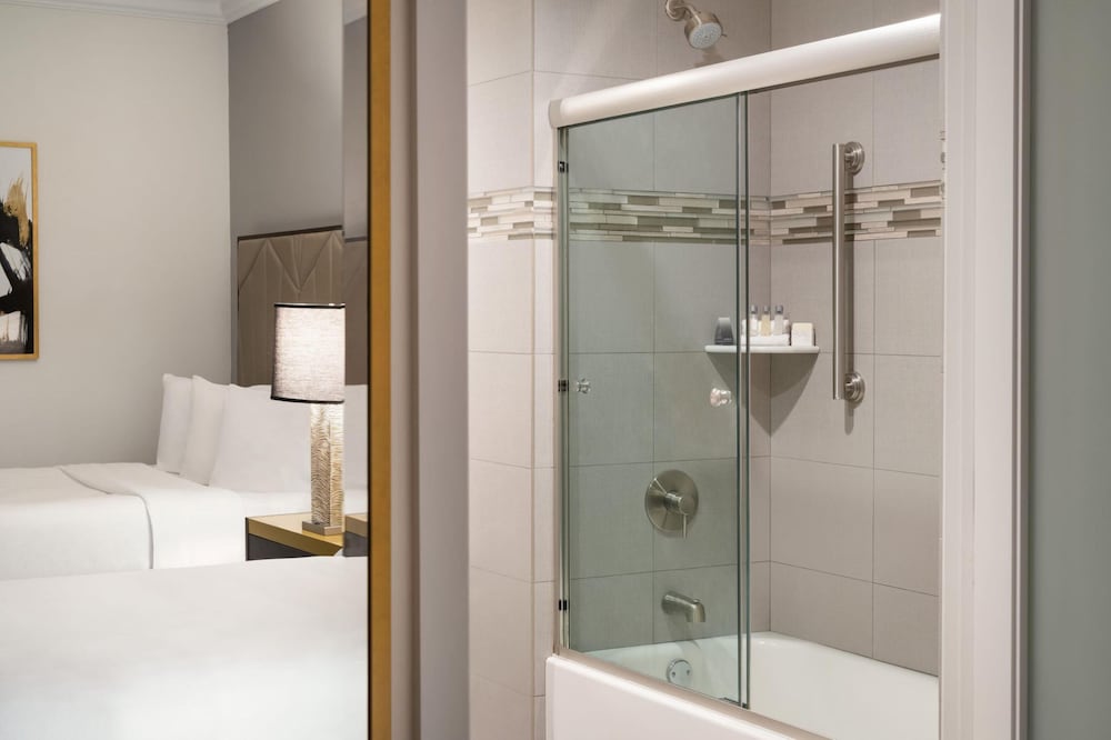 Martinique New York on Broadway, Curio Collection by Hilton — Hotel rooms in New York City, New York State