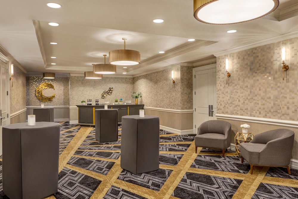 Martinique New York on Broadway, Curio Collection by Hilton — Restaurant & bars in New York City, New York State
