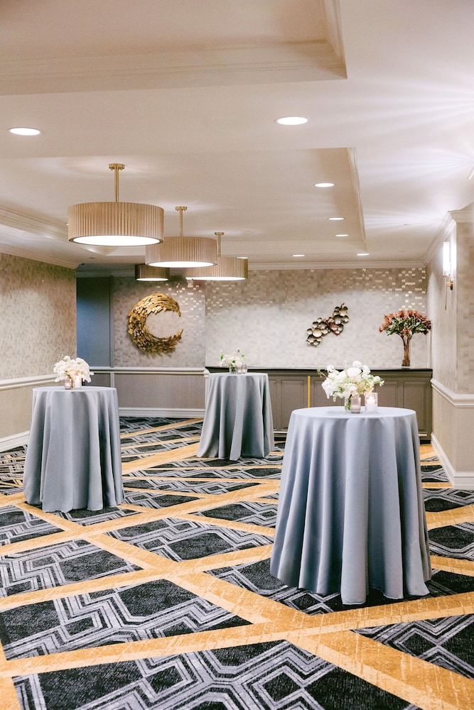 Martinique New York on Broadway, Curio Collection by Hilton — Restaurant & bars in New York City, New York State