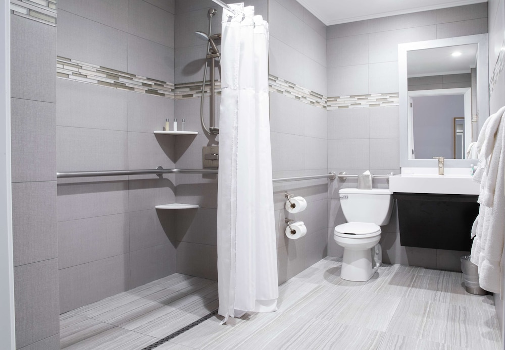Martinique New York on Broadway, Curio Collection by Hilton — Hotel rooms in New York City, New York State