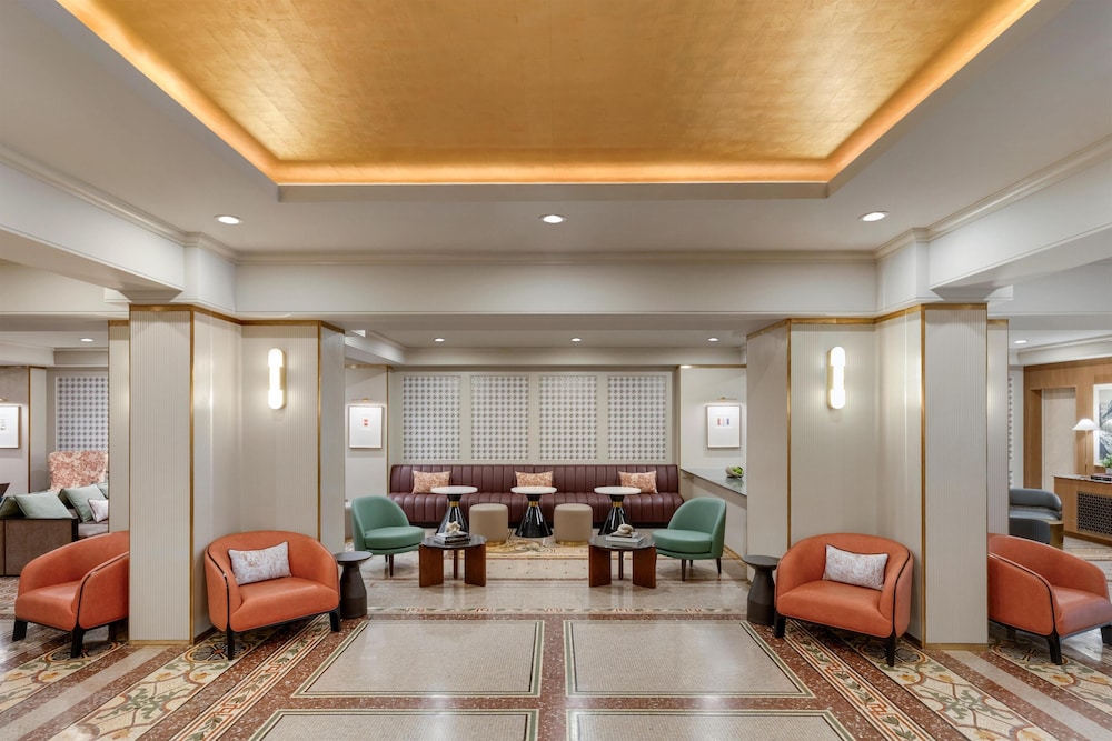 Martinique New York on Broadway, Curio Collection by Hilton — Hotel building in New York City, New York State