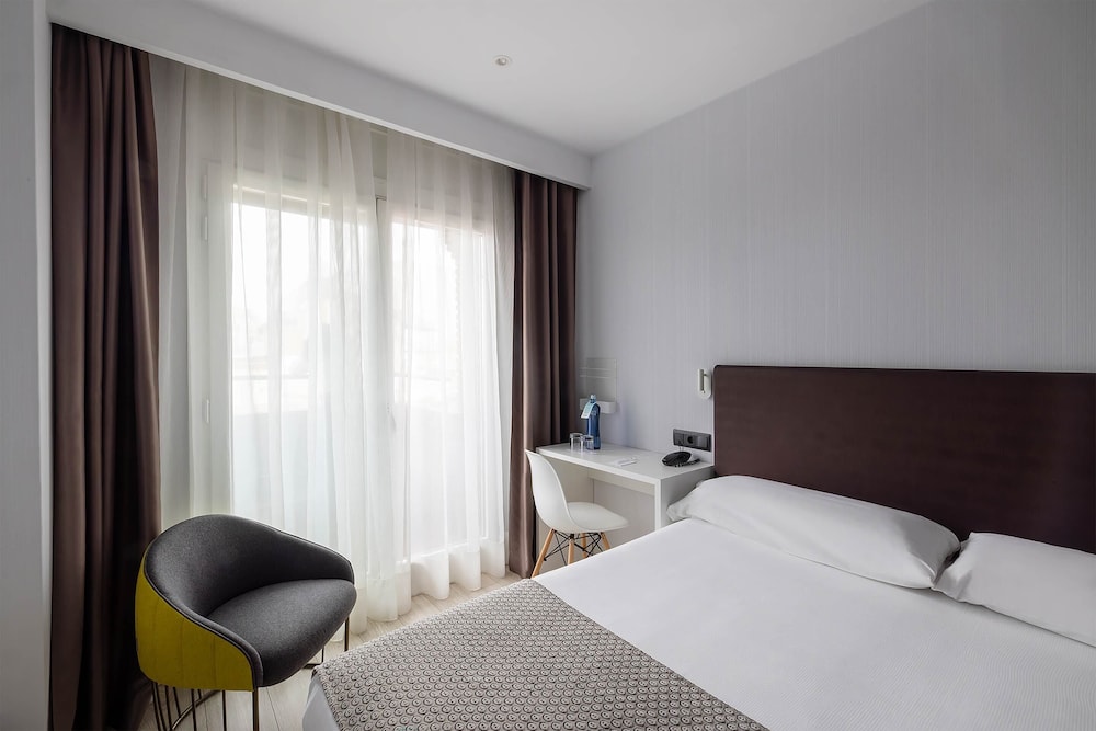 Catalonia Albeniz — Hotel rooms in Barcelona, Catalonia