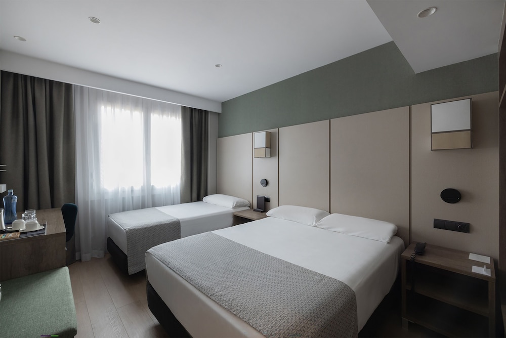 Catalonia Albeniz — Hotel rooms in Barcelona, Catalonia
