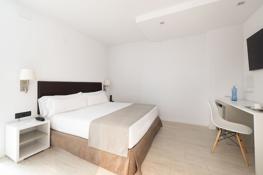 Catalonia Albeniz — Hotel rooms in Barcelona, Catalonia