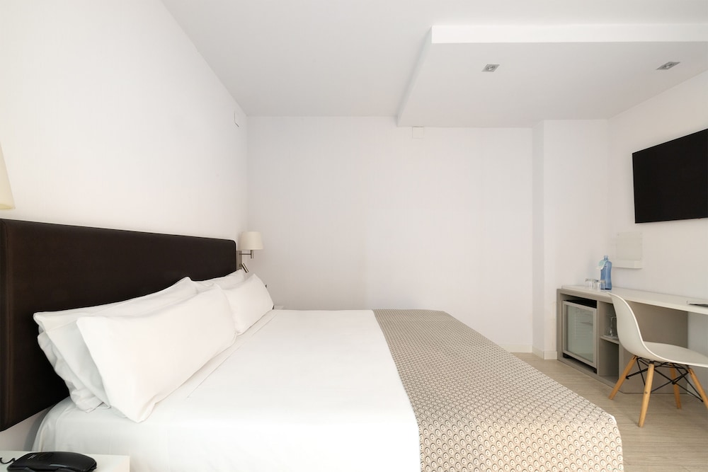 Catalonia Albeniz — Hotel rooms in Barcelona, Catalonia