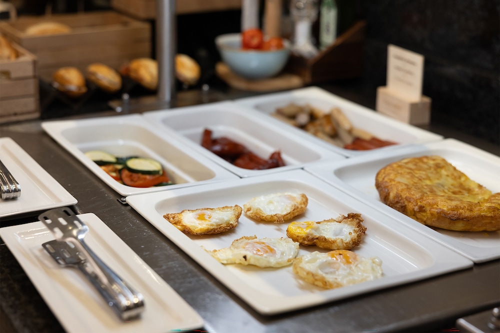 Catalonia Albeniz — Restaurant & bars in Barcelona, Catalonia