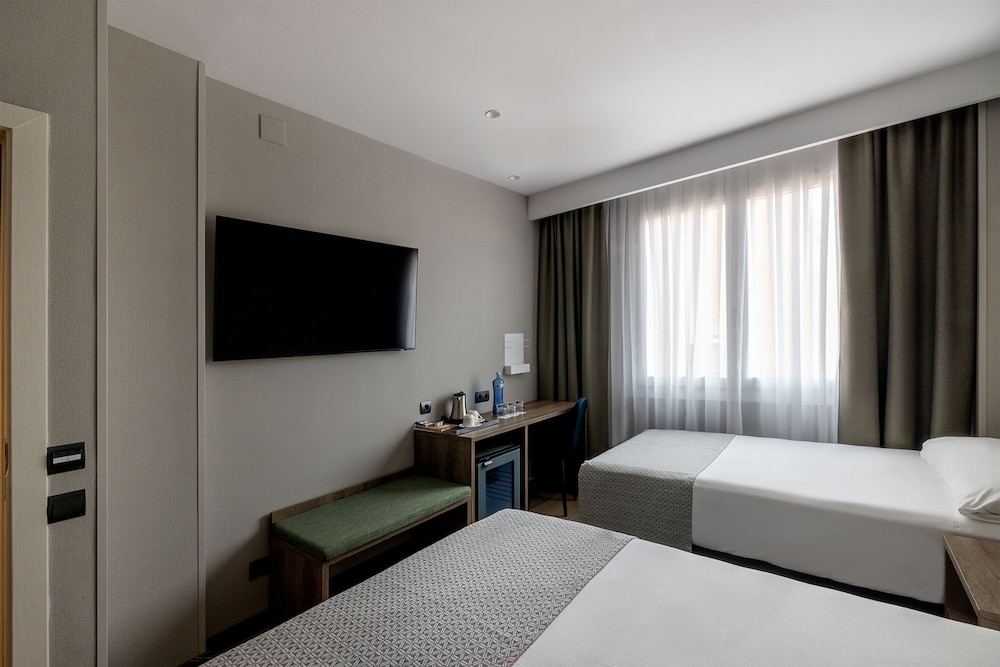 Catalonia Albeniz — Hotel rooms in Barcelona, Catalonia