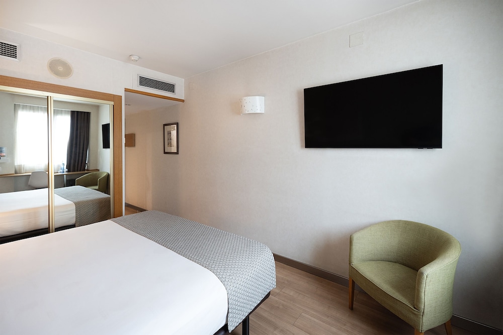Catalonia Albeniz — Hotel rooms in Barcelona, Catalonia