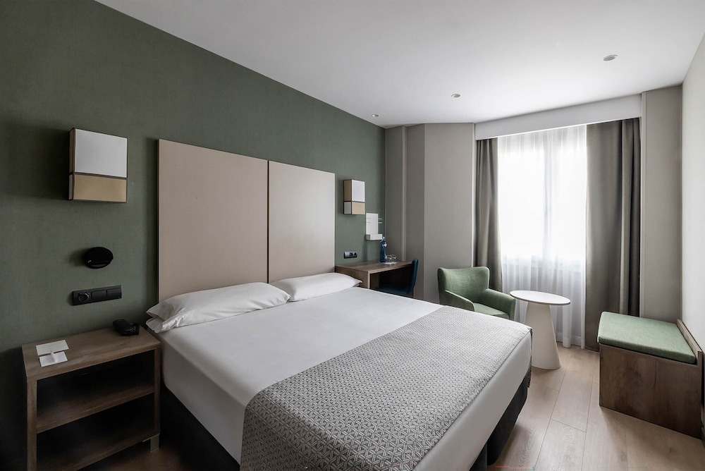 Catalonia Albeniz — Hotel rooms in Barcelona, Catalonia