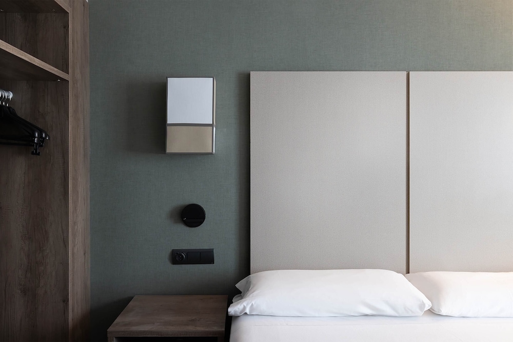 Catalonia Albeniz — Hotel rooms in Barcelona, Catalonia