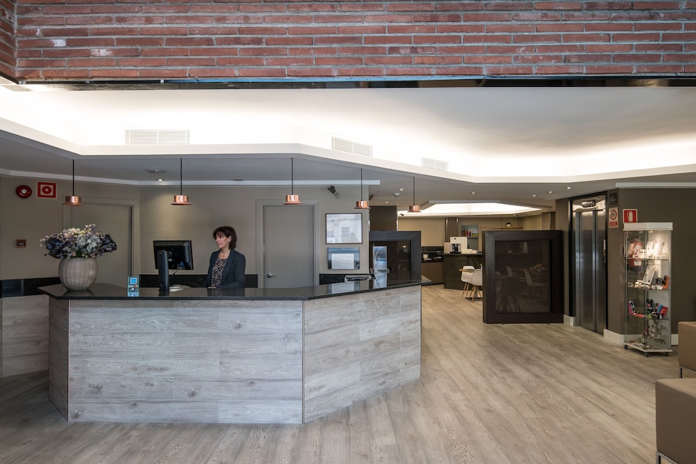 Catalonia Albeniz — Hotel building in Barcelona, Catalonia