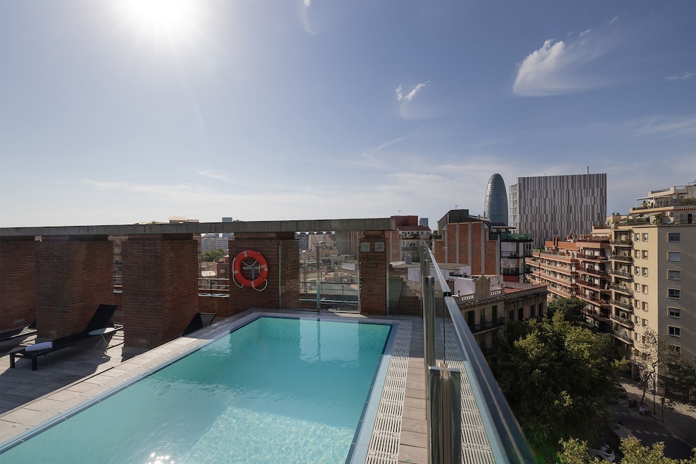 Catalonia Albeniz — Swimming pool in Barcelona, Catalonia