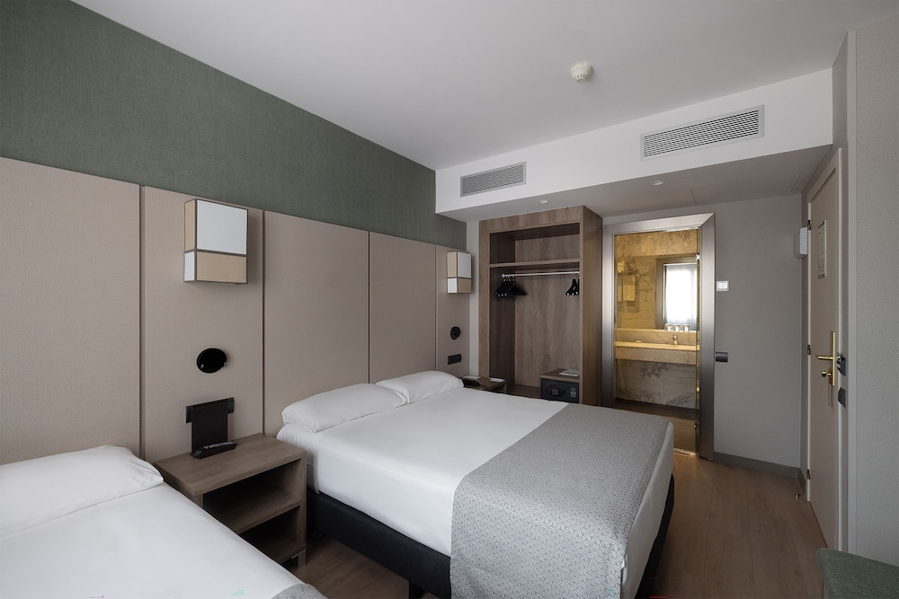Catalonia Albeniz — Hotel rooms in Barcelona, Catalonia