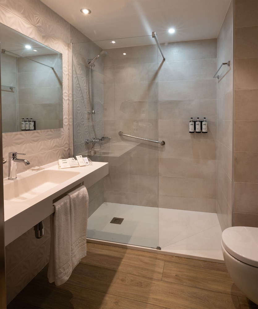 Catalonia Albeniz — Hotel rooms in Barcelona, Catalonia