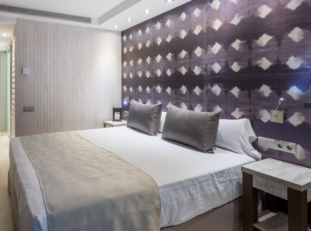 Catalonia Atenas — Hotel rooms in Barcelona, Catalonia