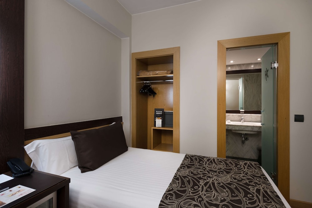 Catalonia Atenas — Hotel rooms in Barcelona, Catalonia