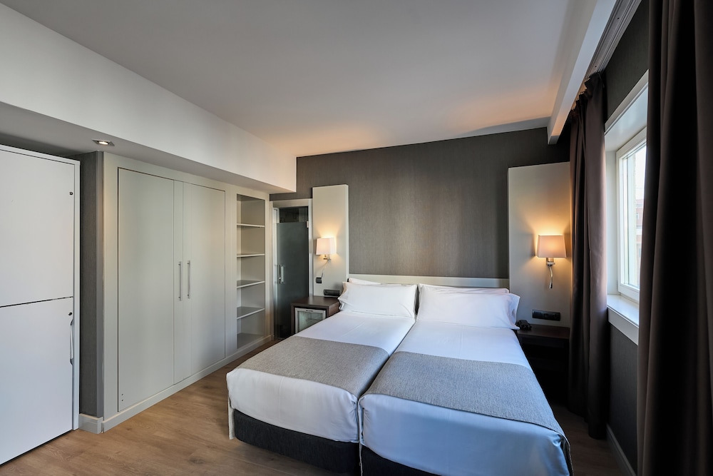 Catalonia Atenas — Hotel rooms in Barcelona, Catalonia