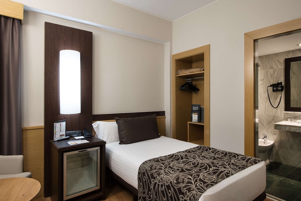 Catalonia Atenas — Hotel rooms in Barcelona, Catalonia