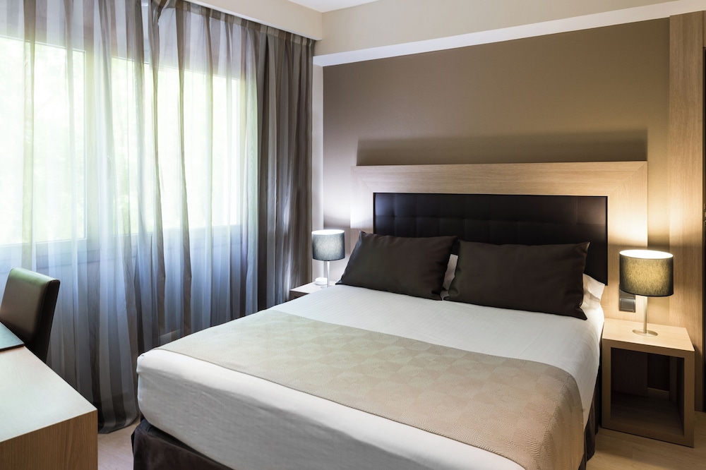 Catalonia Atenas — Hotel rooms in Barcelona, Catalonia