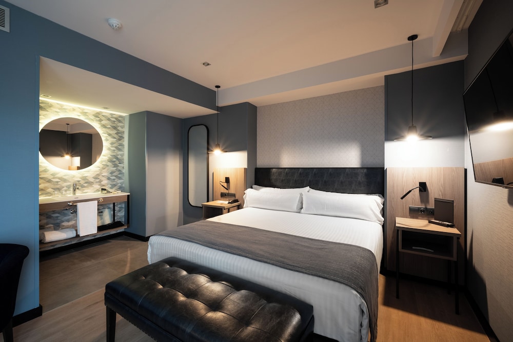 Catalonia Atenas — Hotel rooms in Barcelona, Catalonia