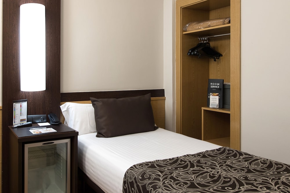 Catalonia Atenas — Hotel rooms in Barcelona, Catalonia